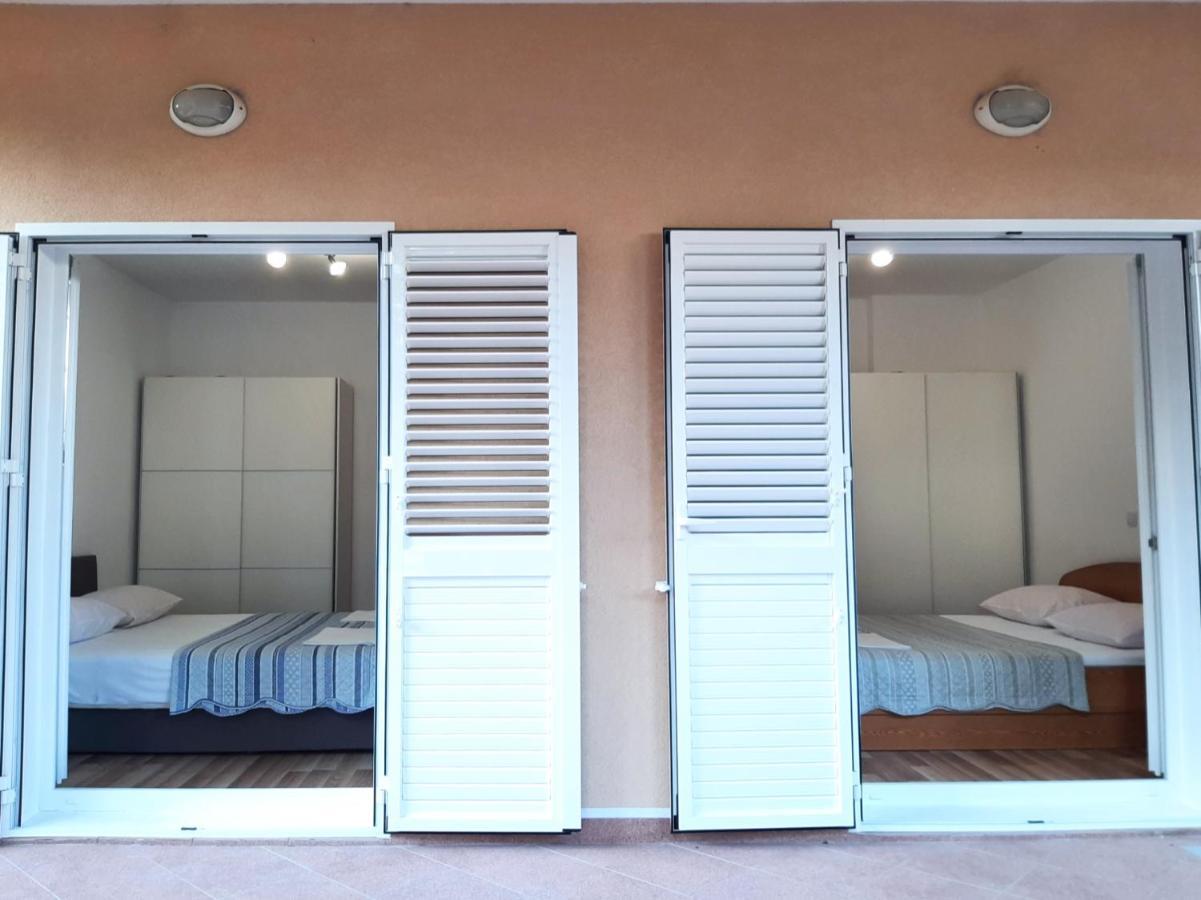 Apartmani I Soba Andrijasevic マカルスカ エクステリア 写真