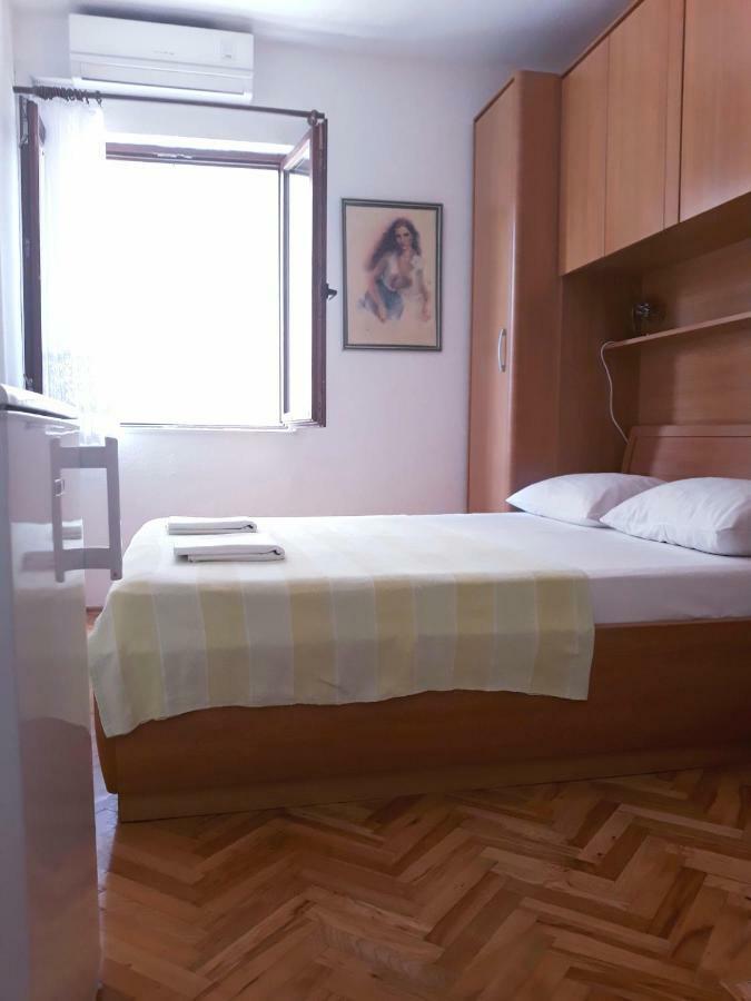Apartmani I Soba Andrijasevic マカルスカ エクステリア 写真