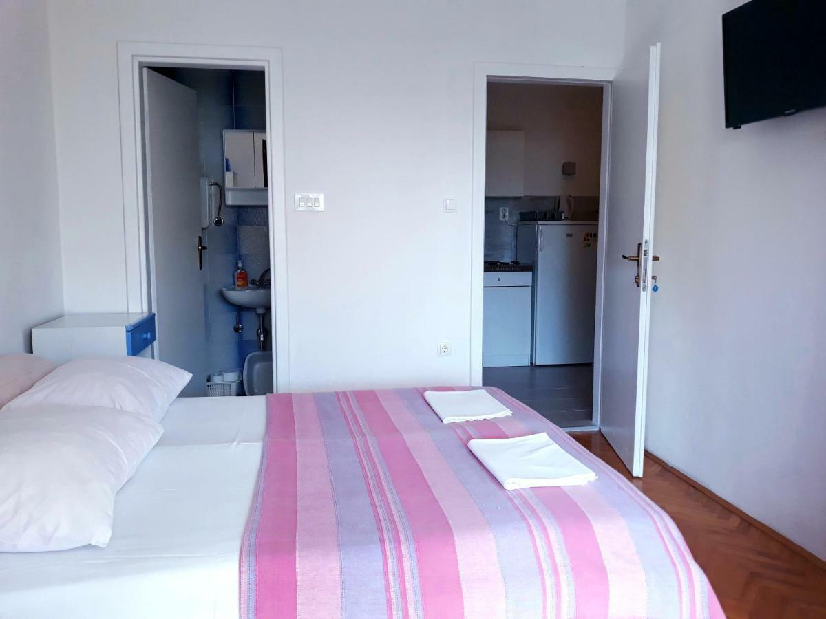 Apartmani I Soba Andrijasevic マカルスカ エクステリア 写真