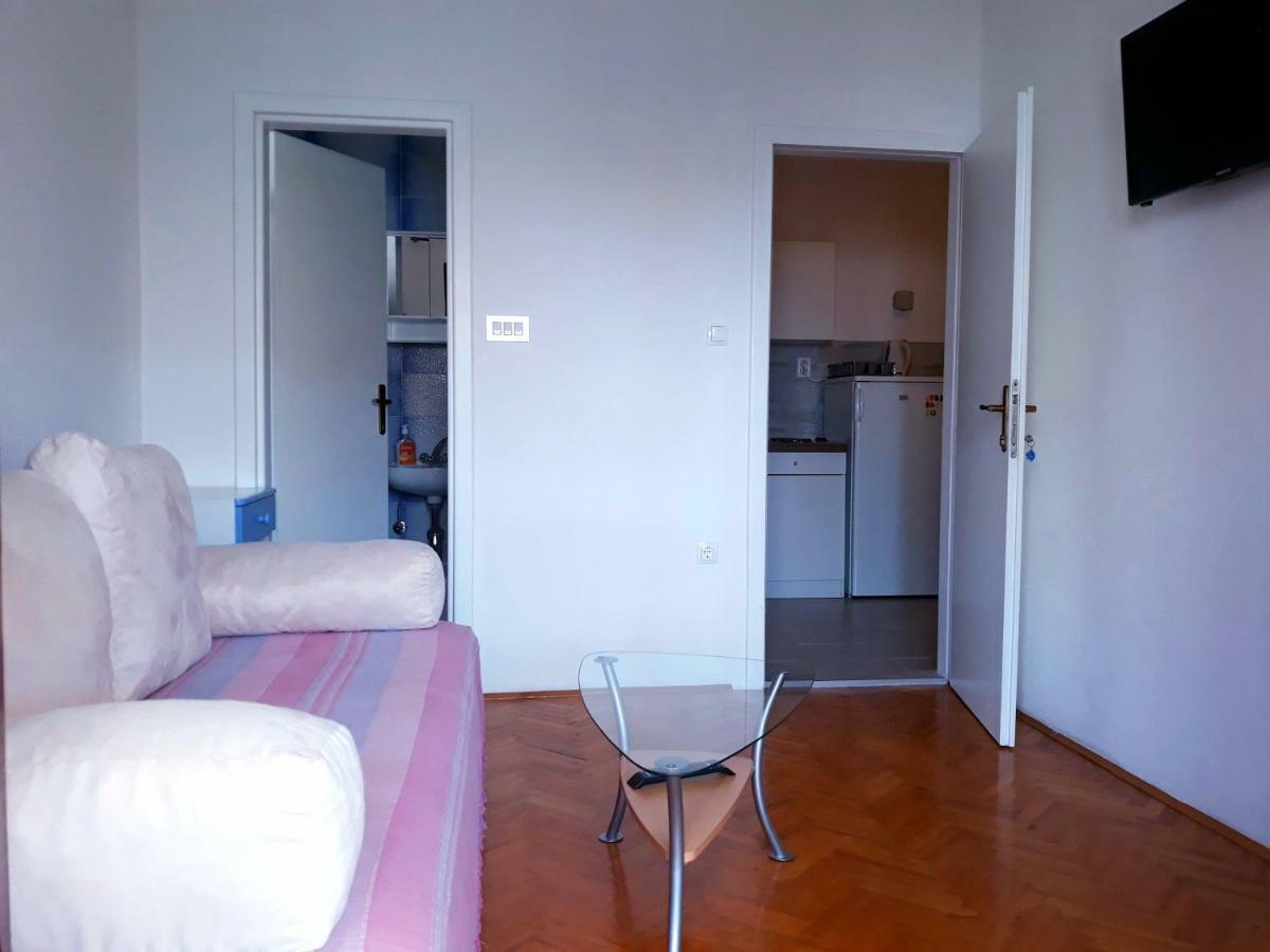 Apartmani I Soba Andrijasevic マカルスカ エクステリア 写真